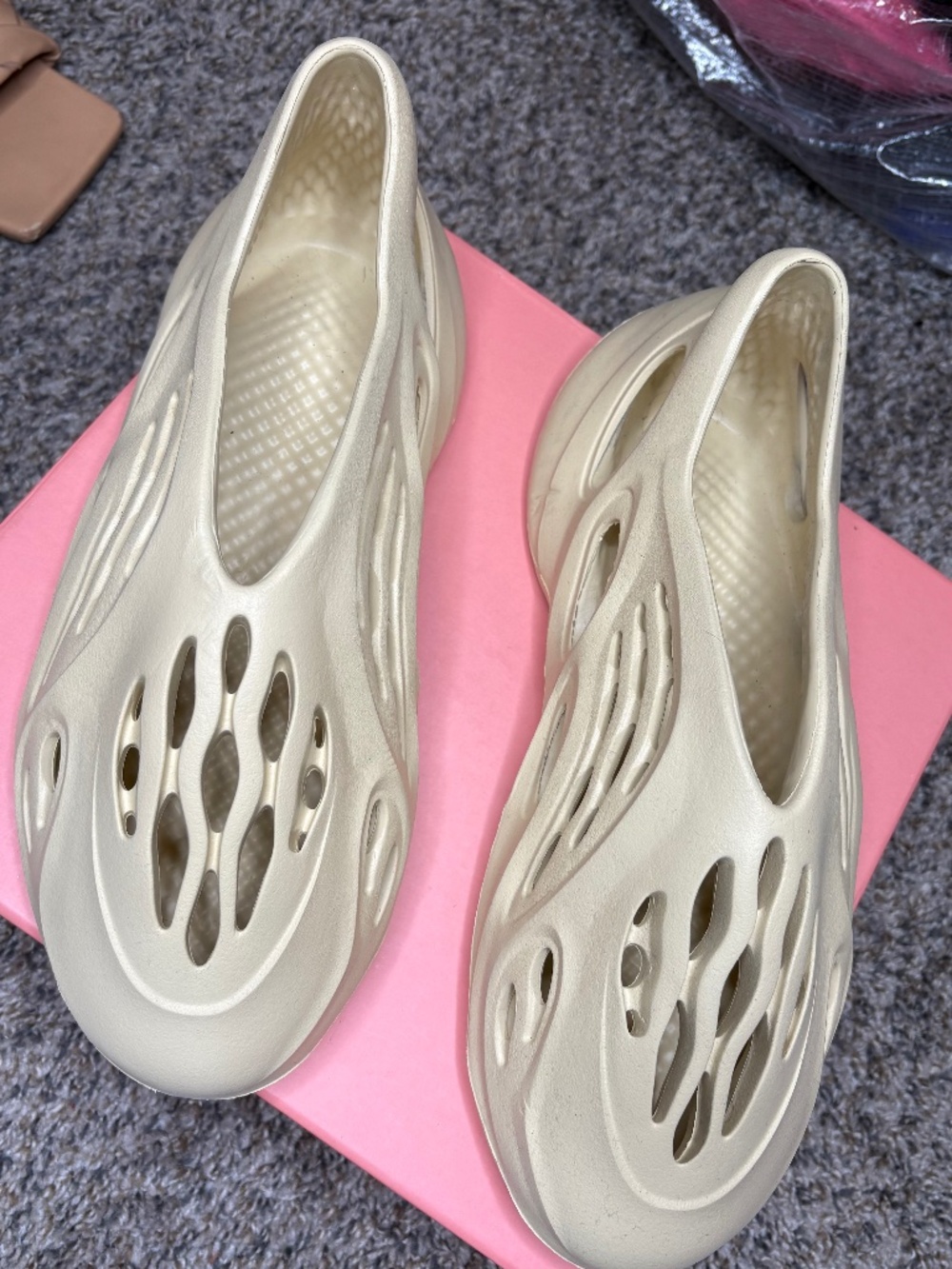 Neutral Foam Slides